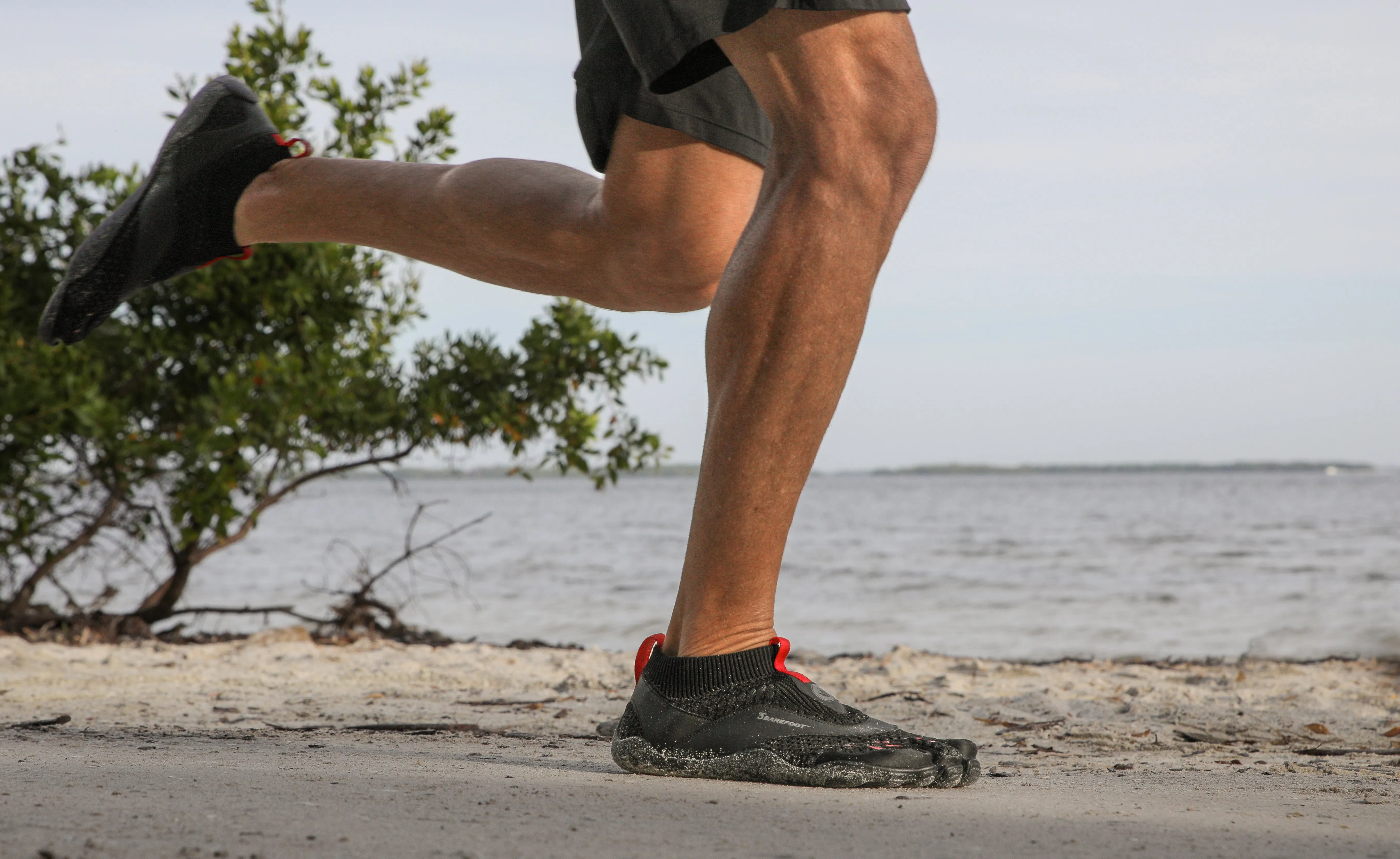 3T Barefoot Gauntlet - Black Red