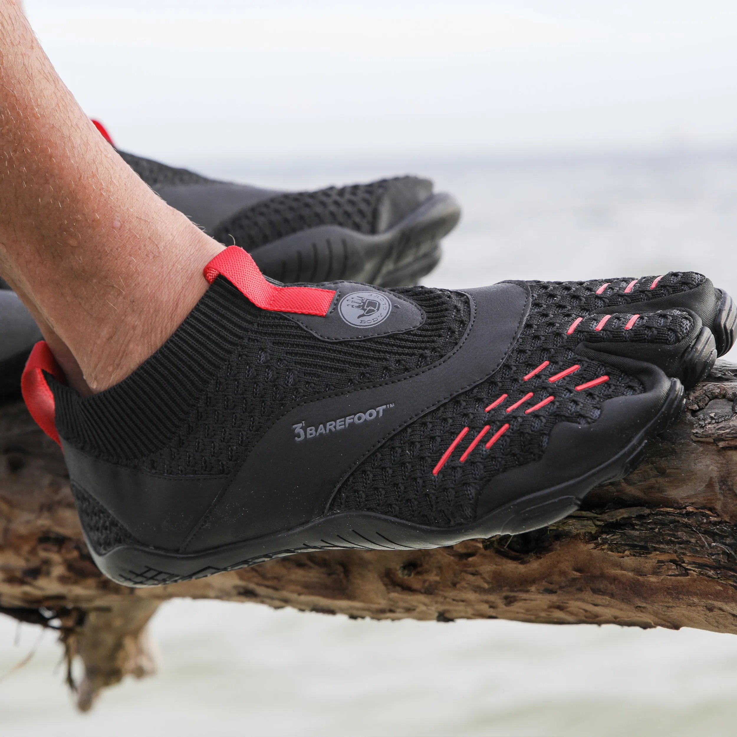 3T Barefoot Gauntlet - Black Red