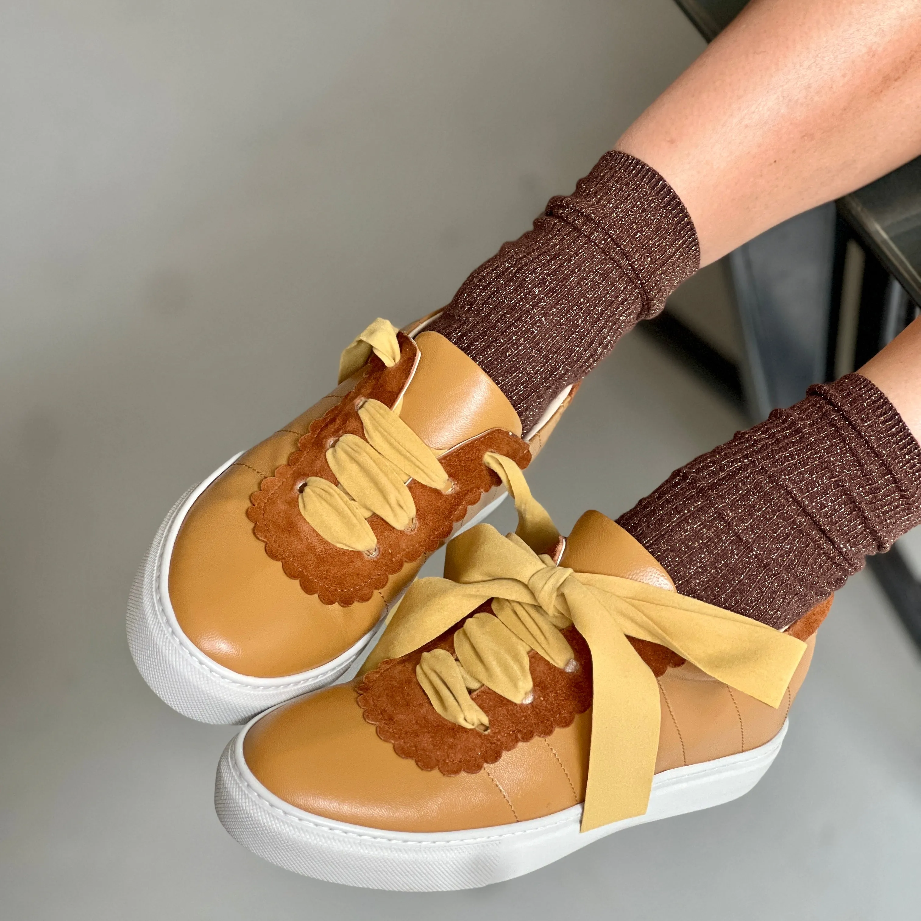 Egg Mustard sneaker in pelle con bavero e fusbet interno artigianale marchigiana