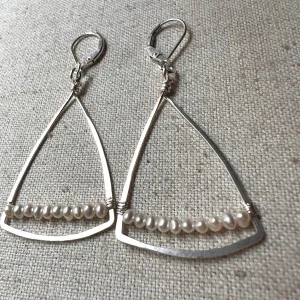 Modern Girl Pearl Earrings