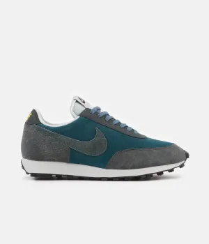 Nike Daybreak Shoes - Midnight Turquoise / Seaweed - Dark Smoke Grey