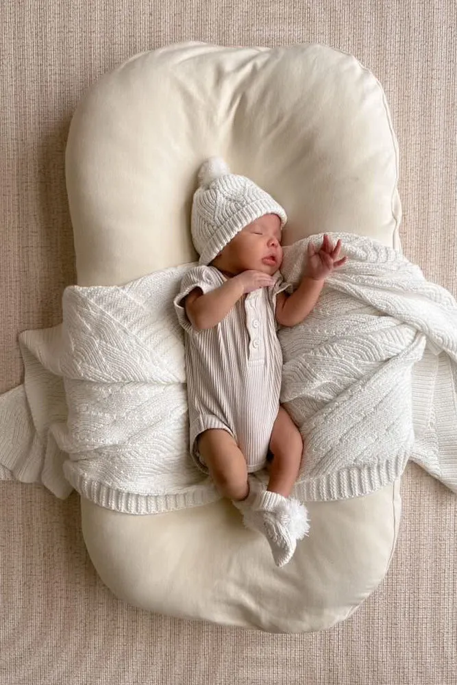 Shell Stitch Newborn Bonnet & Booties